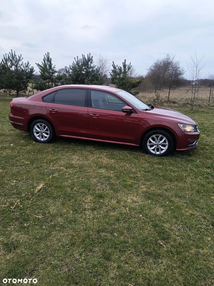 Volkswagen Passat - 4