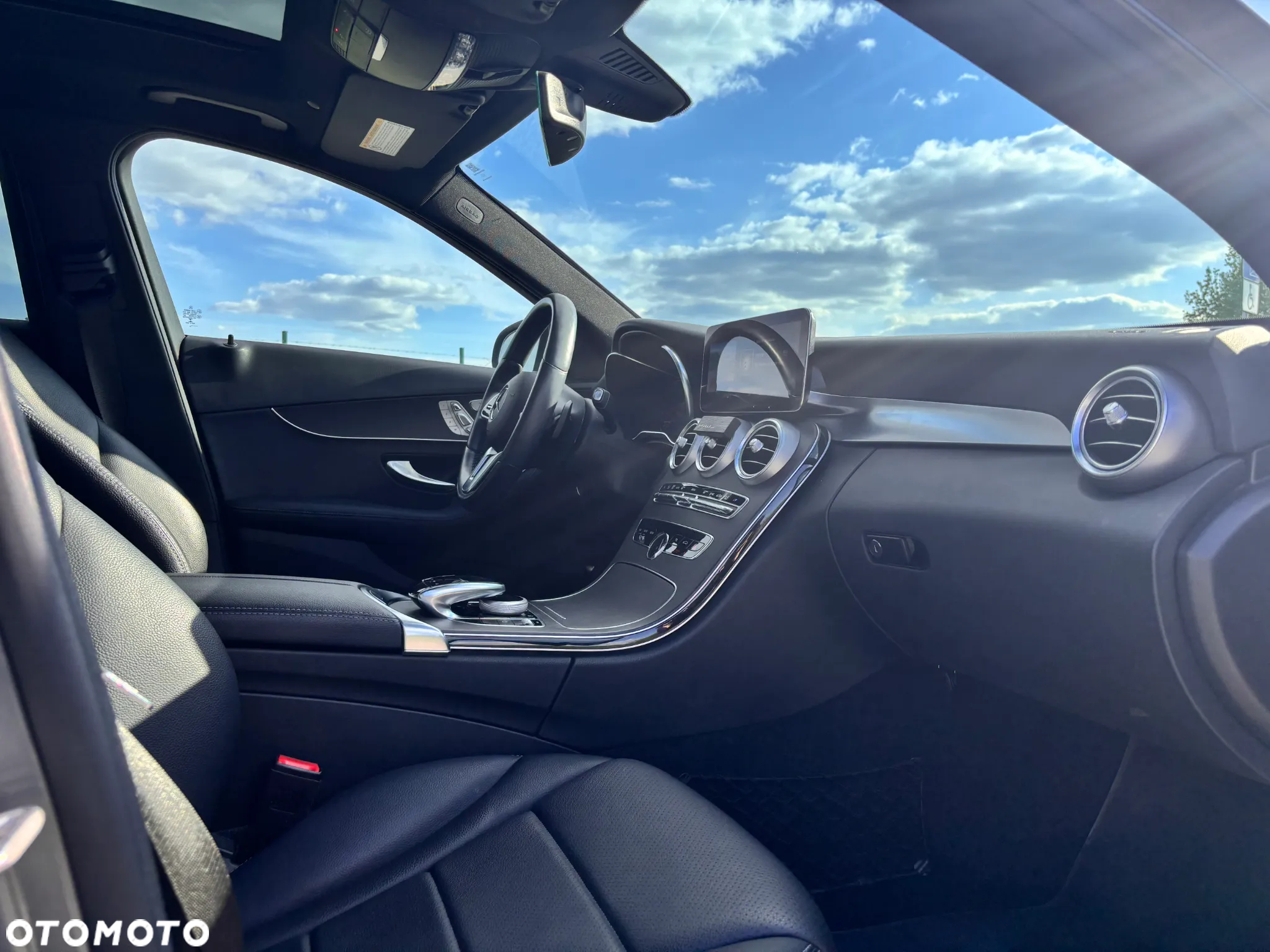 Mercedes-Benz Klasa C 300 T 4Matic 9G-TRONIC AMG Line - 23