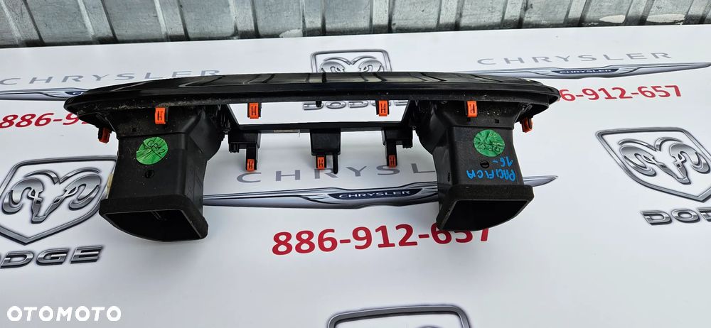Chrysler Pacifica 2016- Ramka wyświetlacza radia Dekor Kratki środkowe nawiewu 625678007 - 5