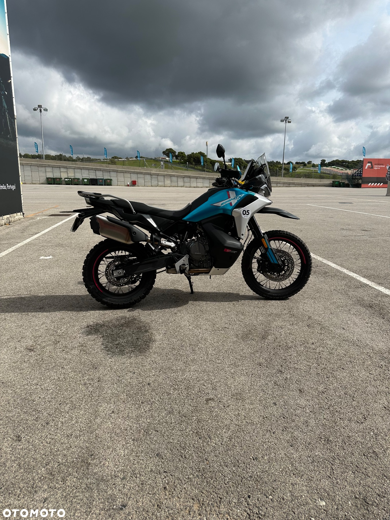CFMoto MT - 5