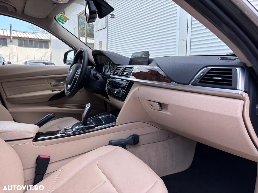 BMW Seria 3 320i Aut. - 31