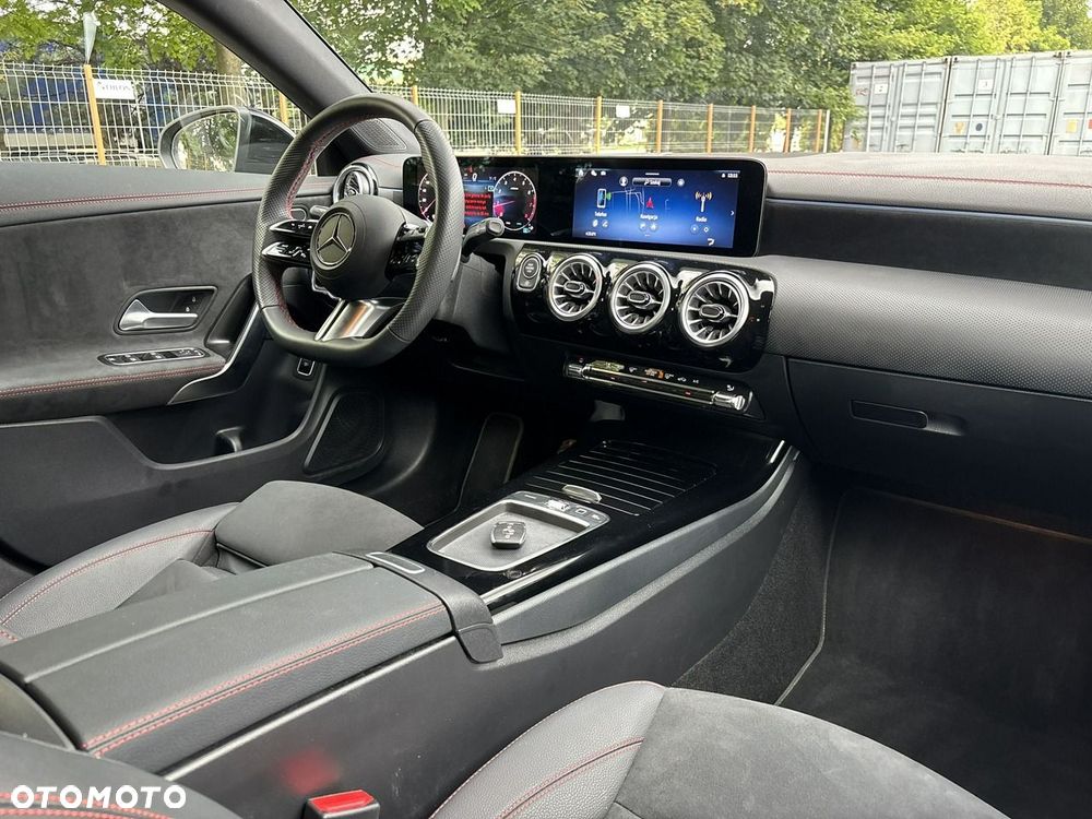 Mercedes-Benz CLA 200 7G-DCT - 14
