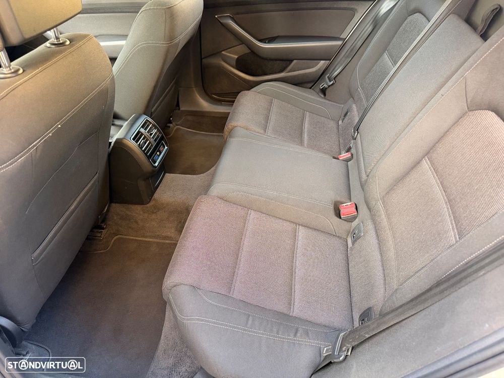 VW Passat Variant 2.0 TDi Confortline - 21
