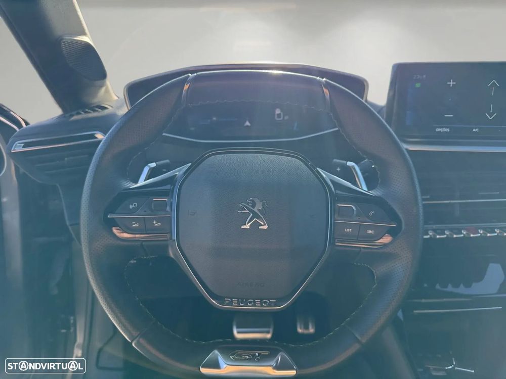 Peugeot 208 - 8