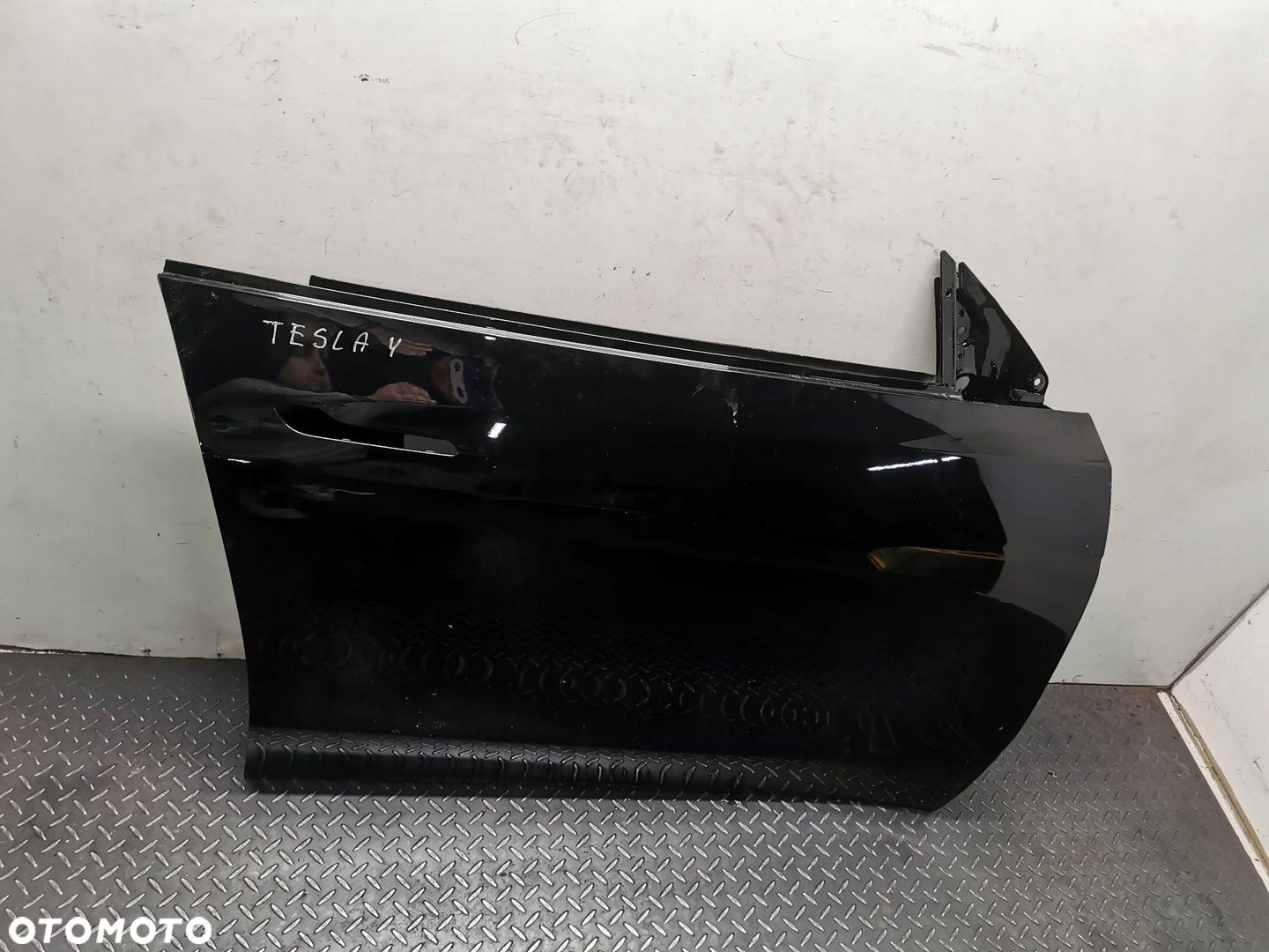 DRZWI PRAWY PRZÓD TESLA Y 1493538-00-D - 2