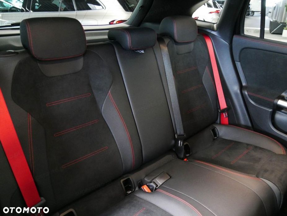 Mercedes-Benz GLA AMG 35 mHEV 4-Matic 8G-DCT - 13