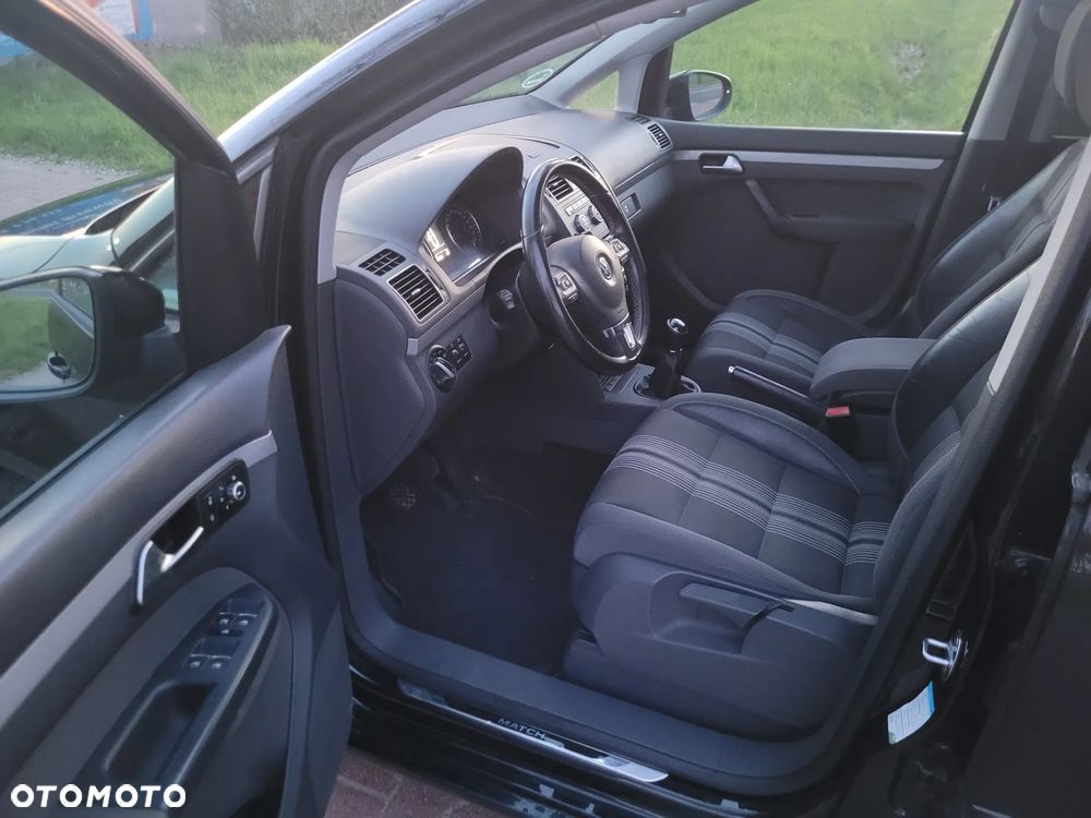 Volkswagen Touran 2.0 TDI DPF MATCH - 6