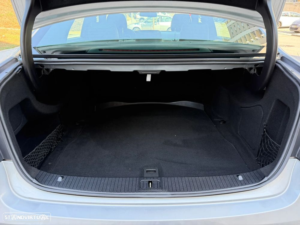 Mercedes-Benz E 250 CDI Avantgarde BlueEfficiency Auto. - 28