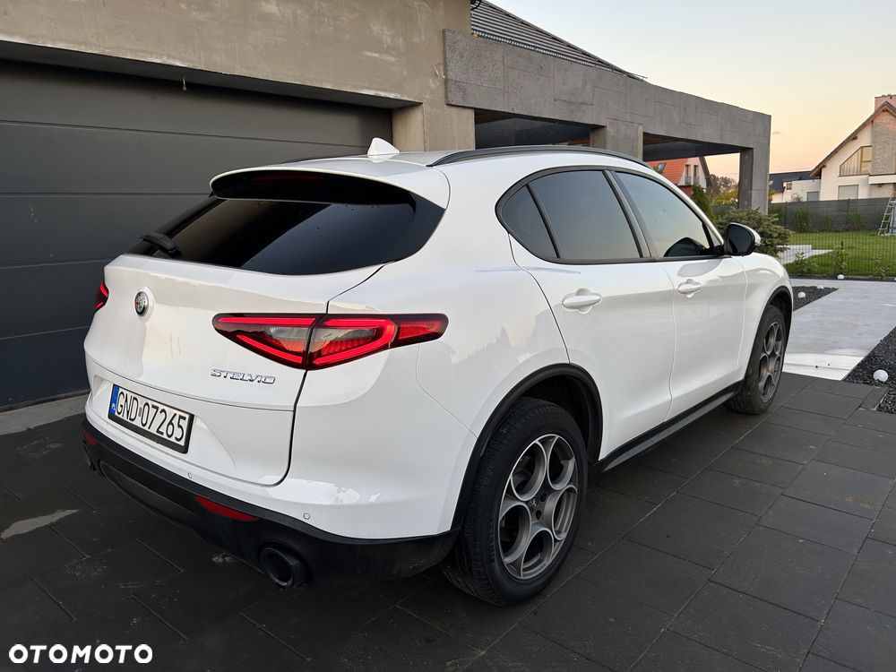 Alfa Romeo Stelvio - 5