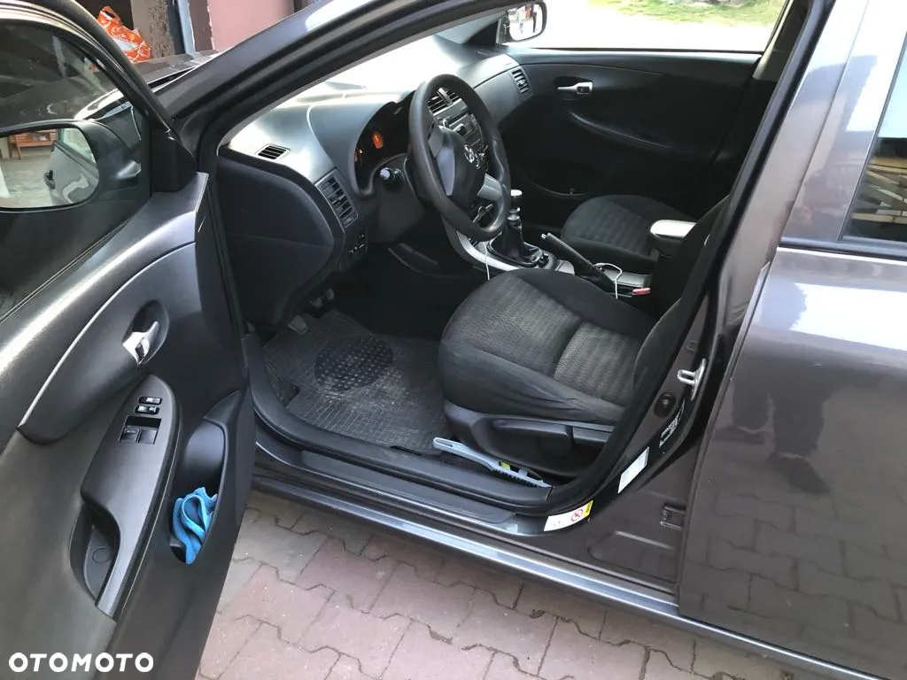 Toyota Corolla - 4
