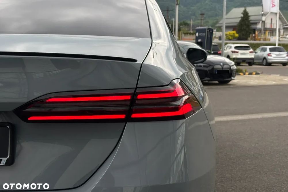 BMW Seria 5 520d xDrive mHEV - 8