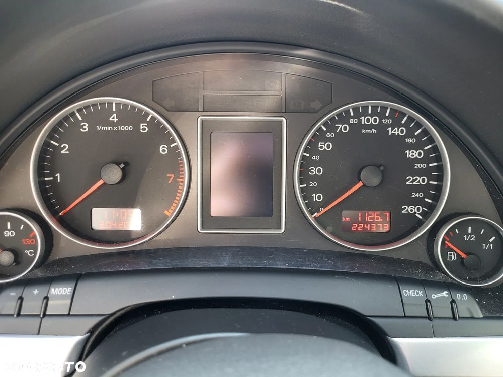 Audi A4 Limousine - 11