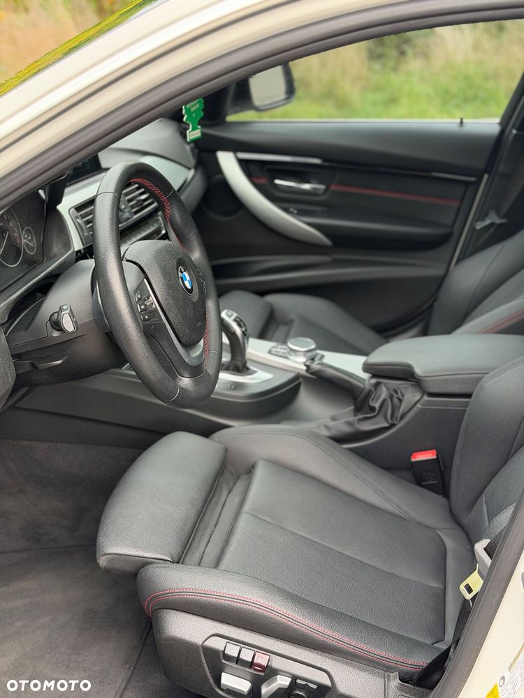 BMW Seria 3 330i - 6