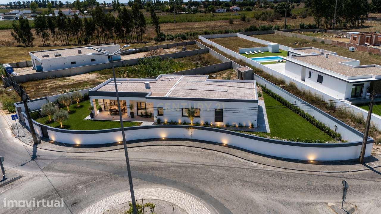 MORADIA T3 COM PISCINA E VISTA CAMPO - Grande imagem: 2/30