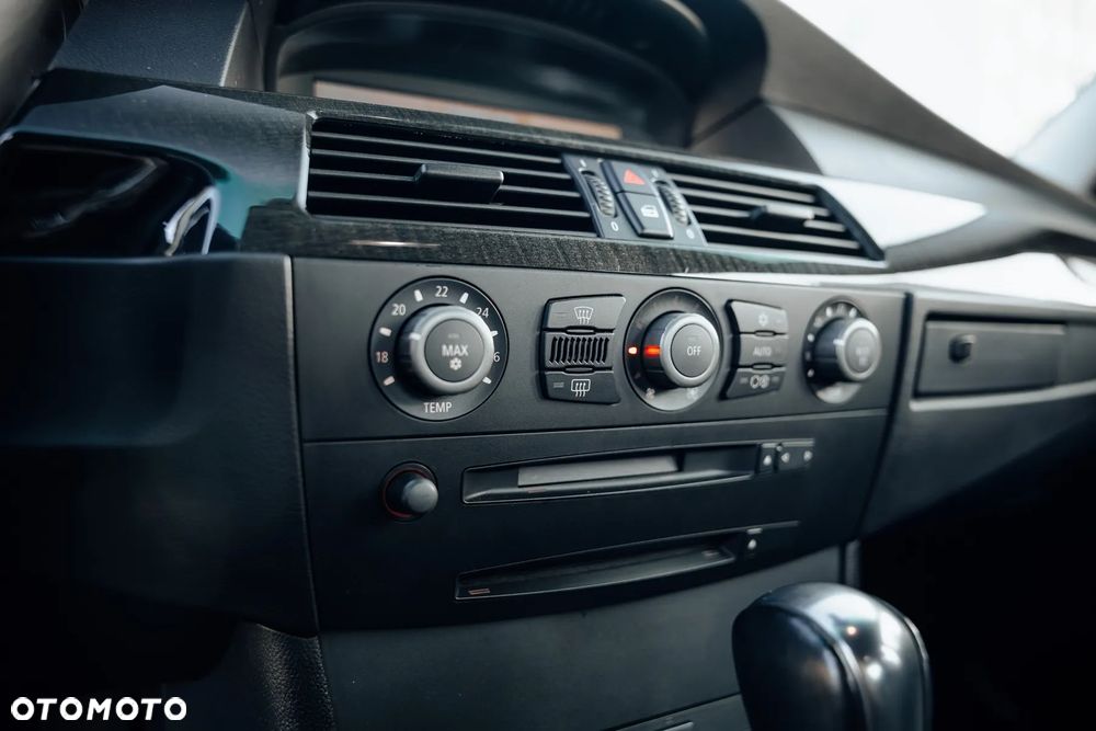BMW Seria 5 545i - 22