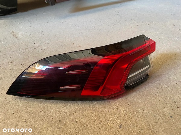 Lampy tylne Toyota Corolla 2021 - 2025 oryginalne