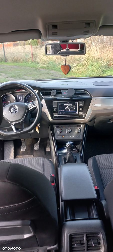 Volkswagen Touran - 10
