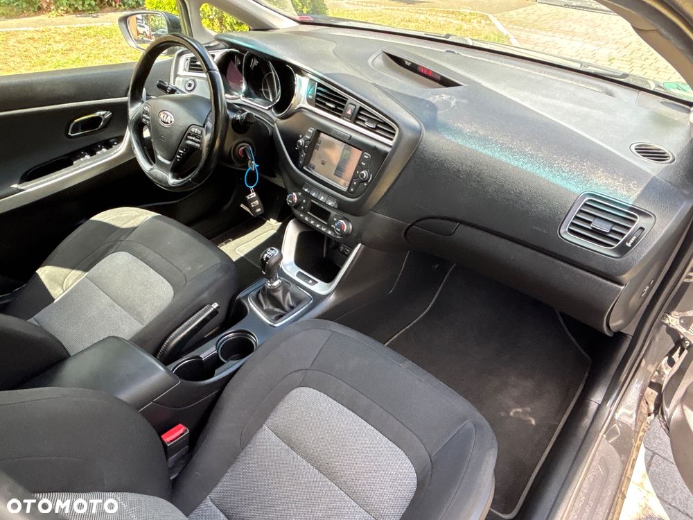 Kia Ceed 1.6 CRDi 136 ISG Dream-Team Edition - 38