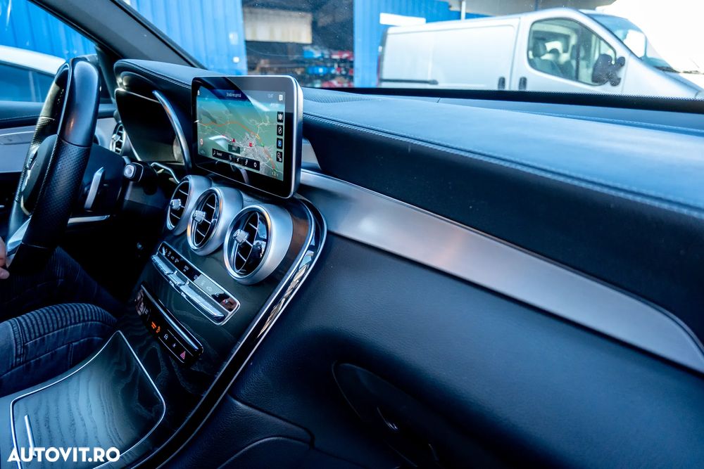 Mercedes-Benz GLC Coupe 300 de 4Matic 9G-TRONIC AMG Line - 31