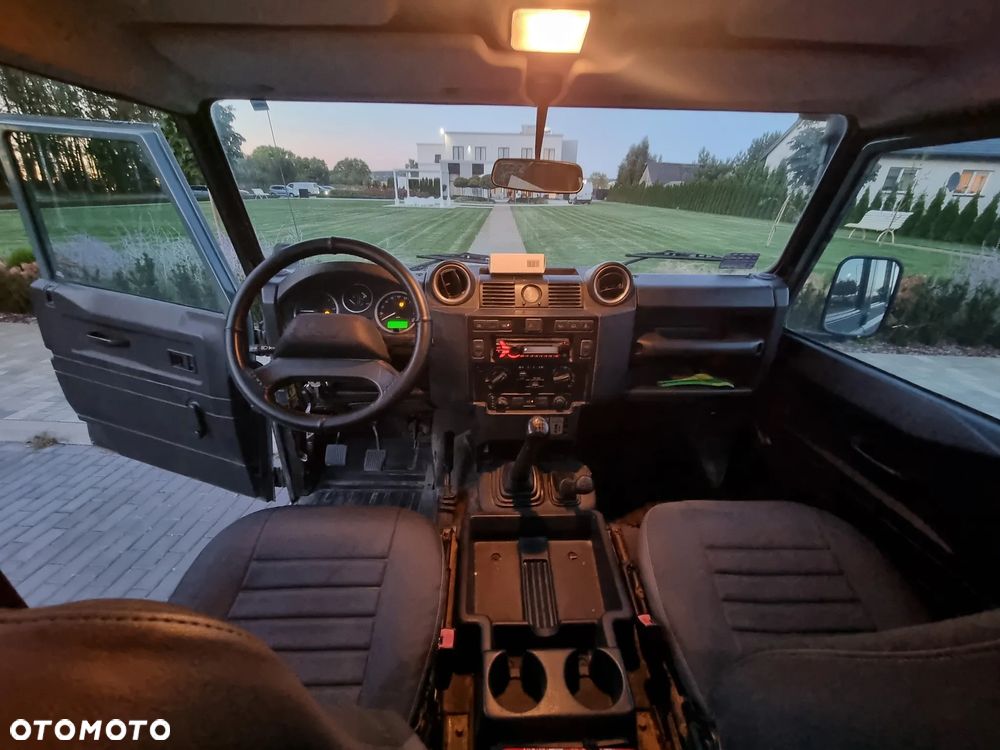 Land Rover Defender - 28