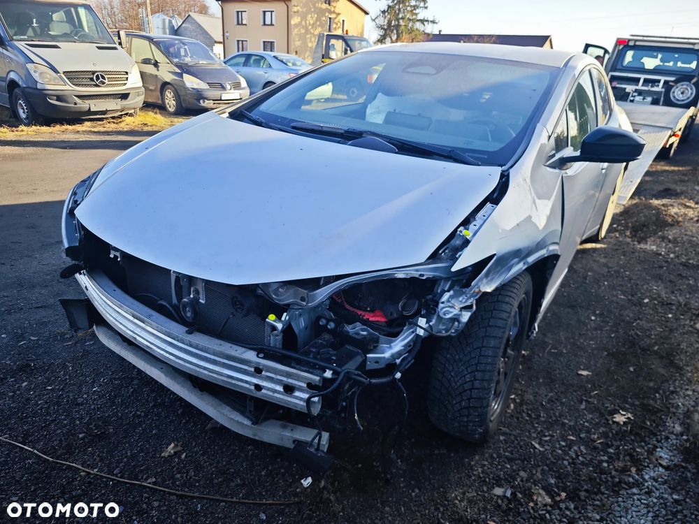 Toyota Prius Hybrid - 4