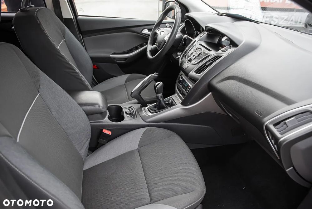 Ford Focus 1.6 EcoBoost Trend - 27