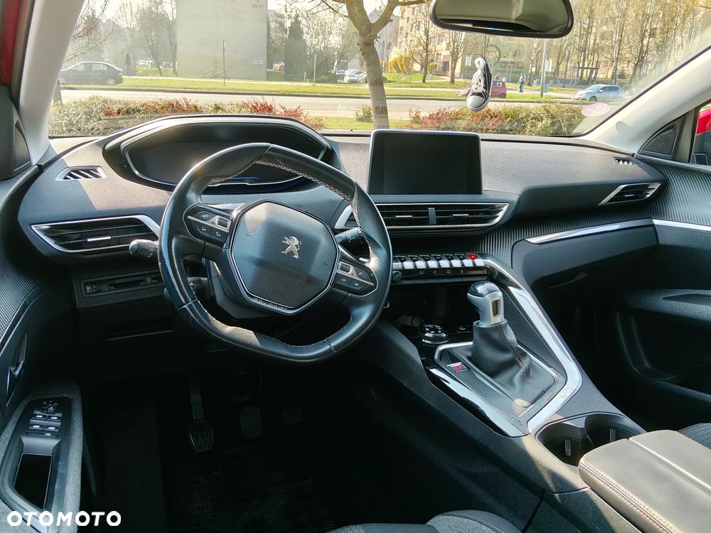 Peugeot 3008 1.2 PureTech Allure S&S - 9