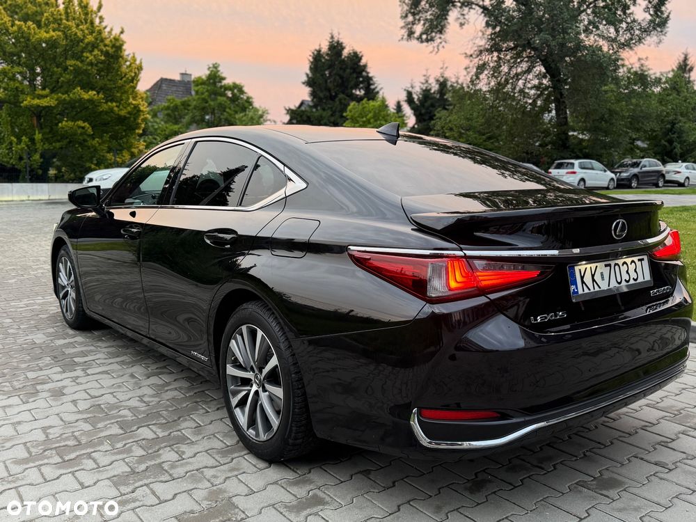Lexus ES 300h Business Edition - 4