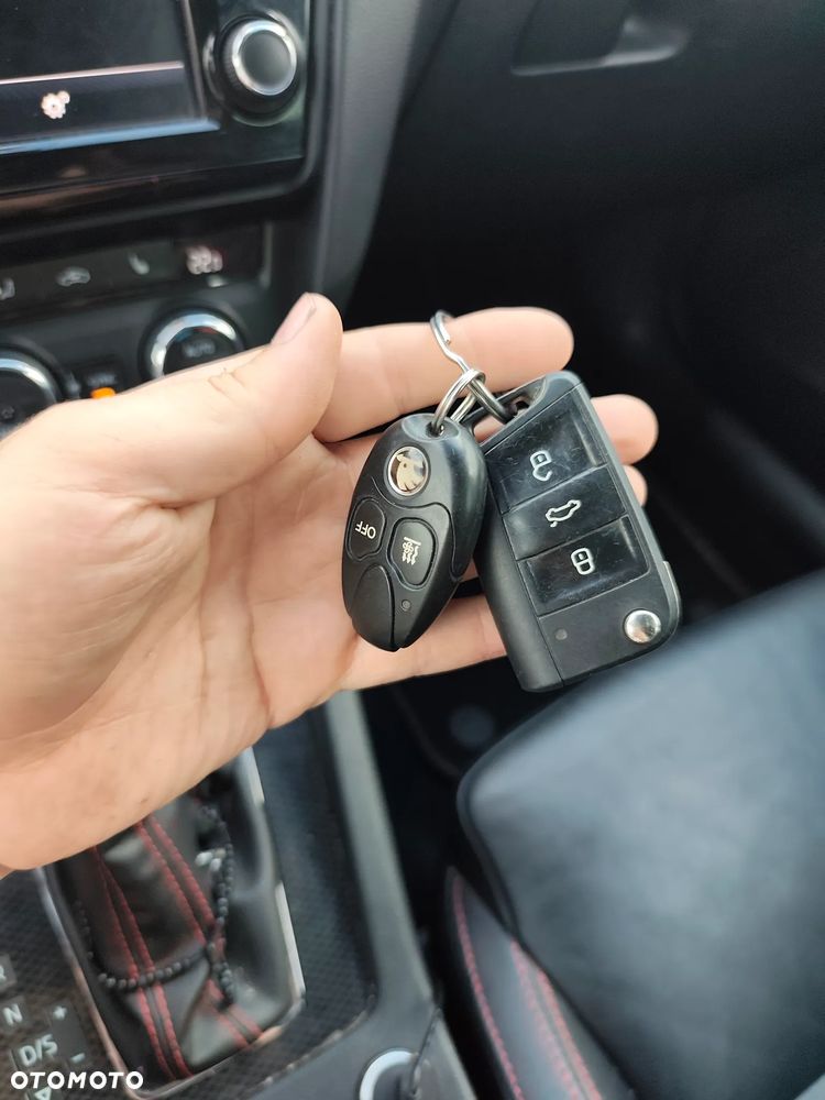 Skoda Octavia 2.0 TDI RS DSG - 17
