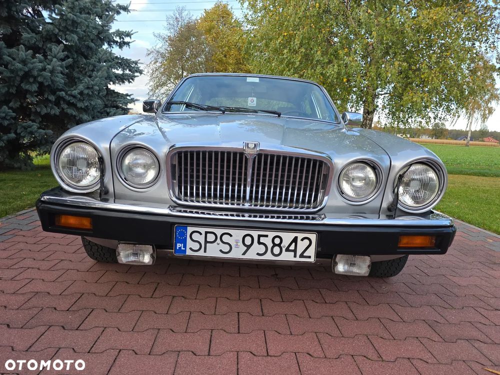 Jaguar XJ - 19