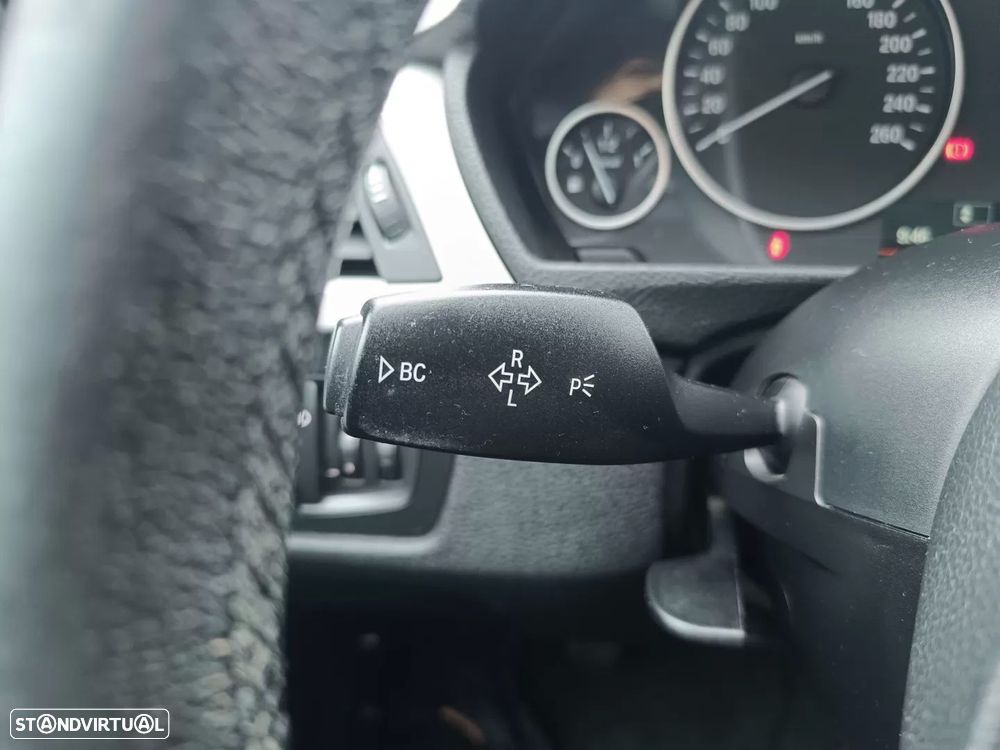 BMW 318 d Touring - 11