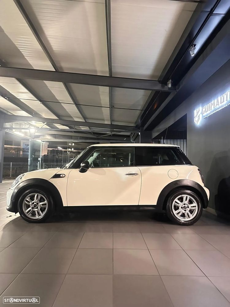 MINI 3 Portas One D - 8