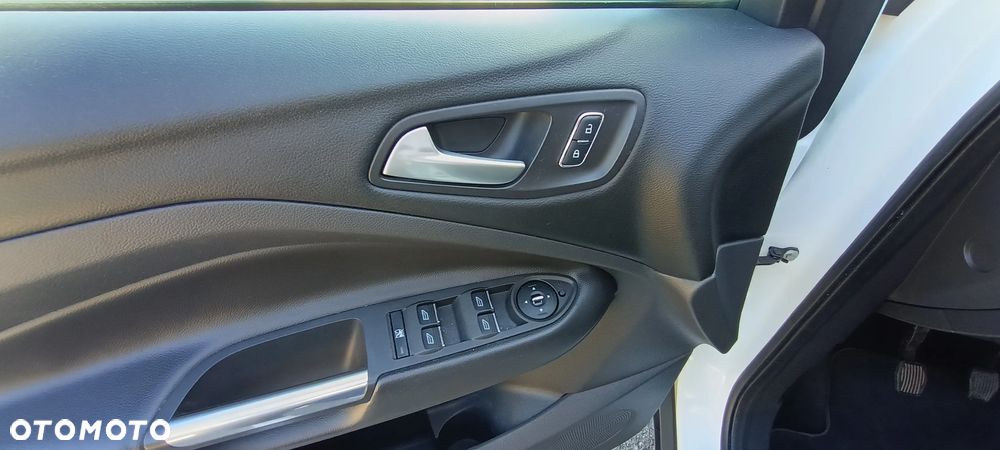 Ford Kuga 2.0 TDCi 2x4 Titanium - 27