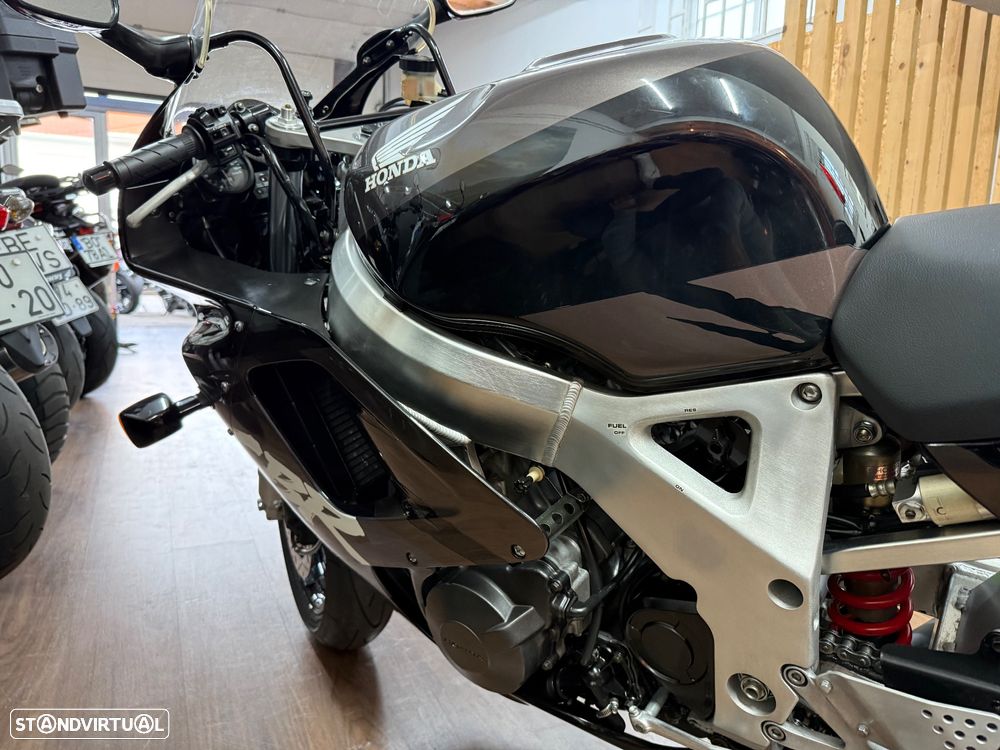 Honda CBR 900 RR - 15