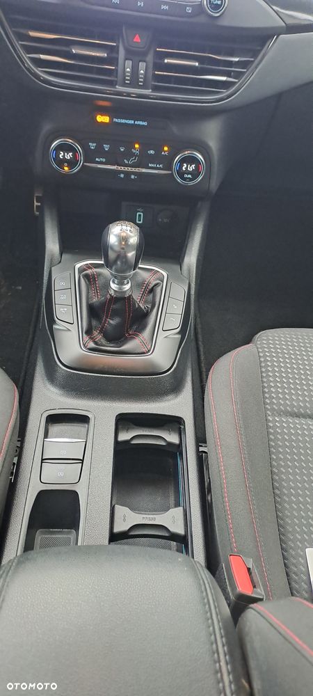 Ford Focus 1.5 EcoBlue Start-Stopp-System ST-LINE DESIGN - 18