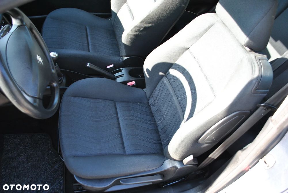 Peugeot 207 1.4 16V Trendy - 8