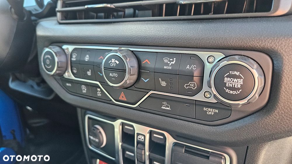 Jeep Wrangler - 26