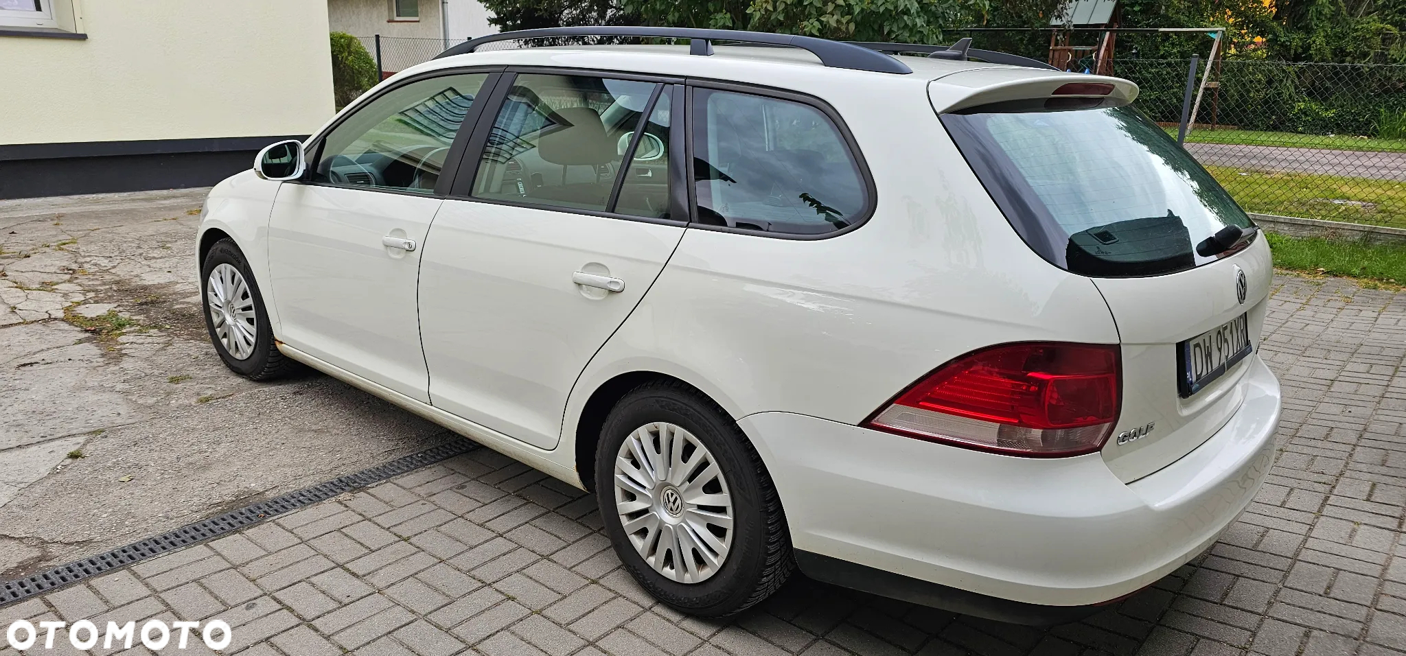 Volkswagen Golf V 1.9 TDI DPF BlueMot Comfortline - 4