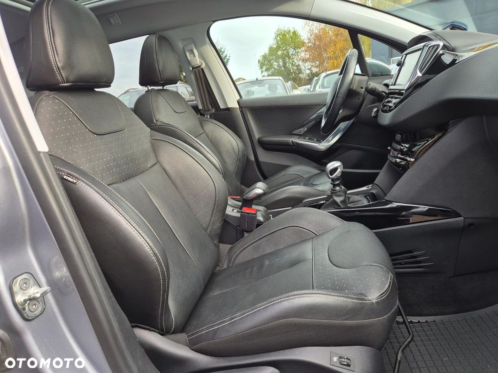 Peugeot 2008 1.6 BlueHDi Allure S&S - 23