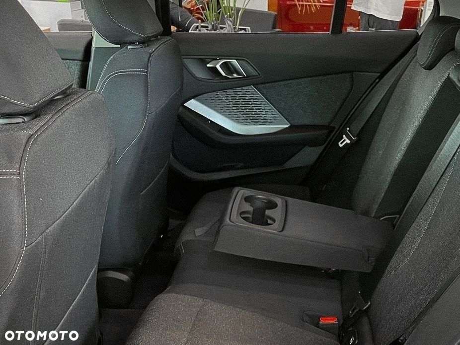 BMW Seria 1 120 mHEV - 11