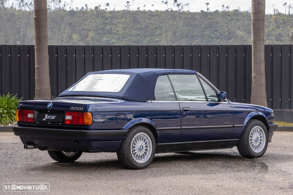 BMW 320 i Cabriolet - 18