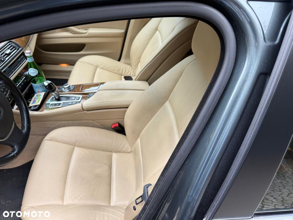 BMW Seria 5 528i Sport-Aut - 11