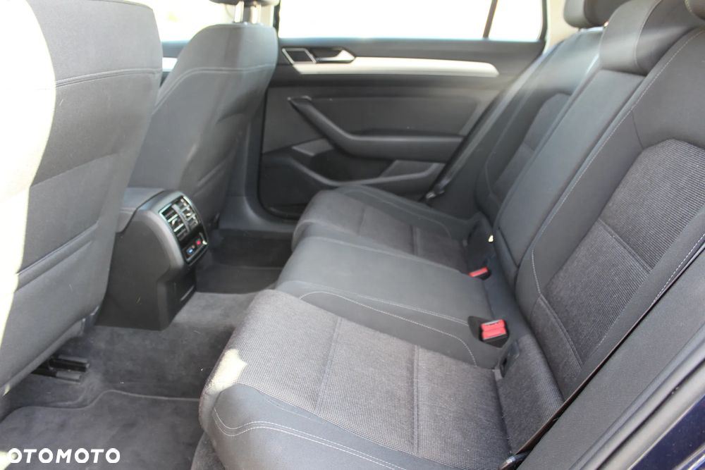 Volkswagen Passat Variant 1.6 TDI (BlueMotion Technology) Comfortline - 11
