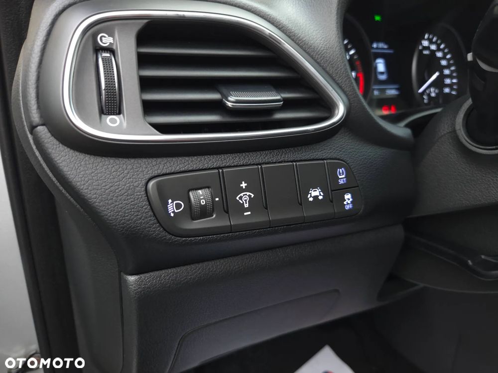 Hyundai i30 1.4 Select - 23