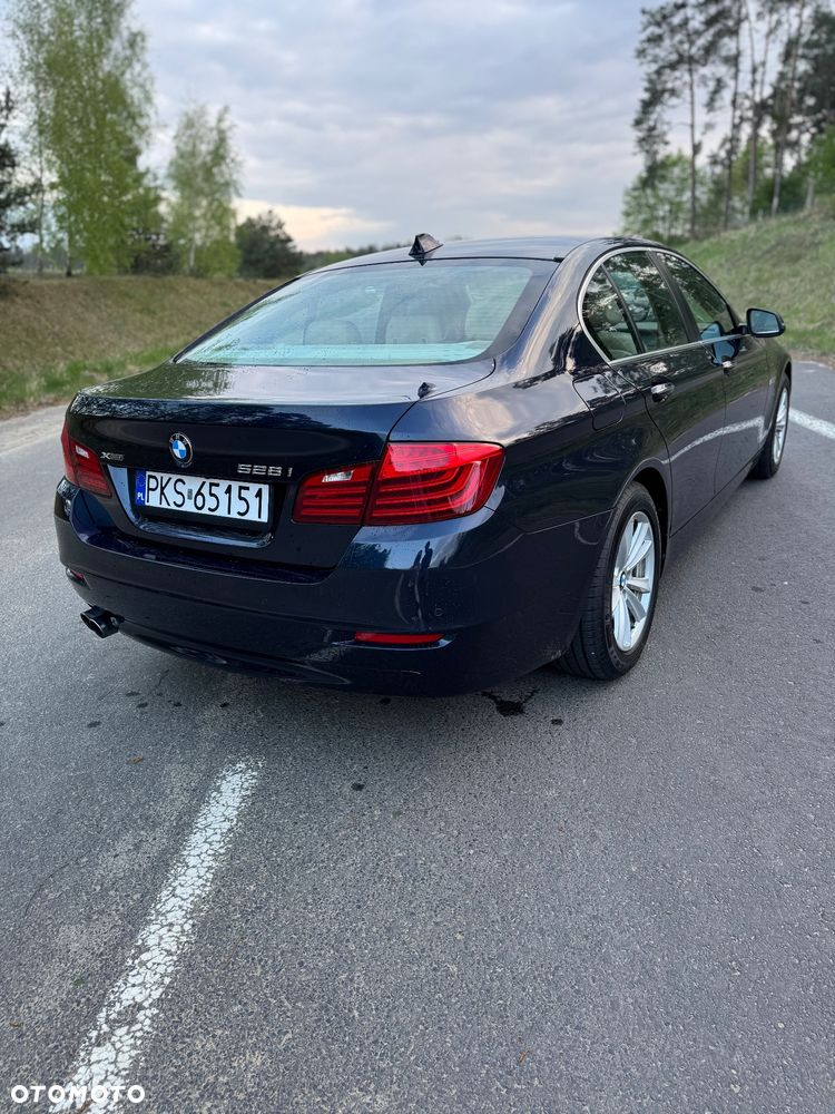 BMW Seria 5 528i xDrive - 6