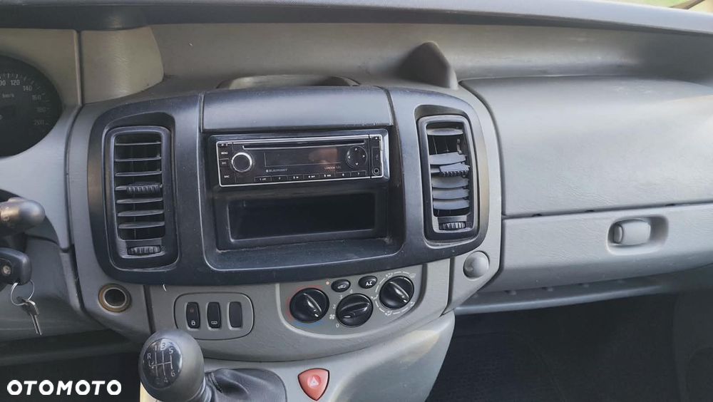 Opel Vivaro - 10