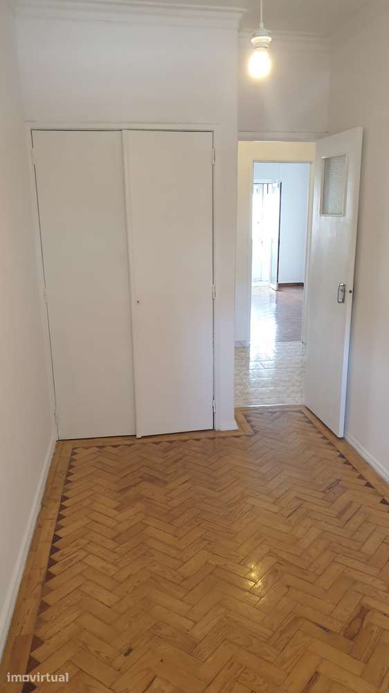 T2 em Benfica com 1 casa de banho e bem localizado - Grande imagem: 4/13