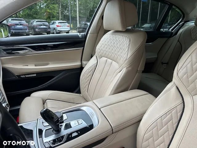 BMW Seria 7 740d xDrive - 13