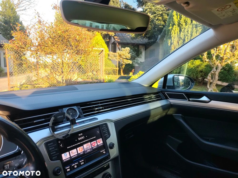 Volkswagen Passat 2.0 TDI SCR DSG Comfortline - 8