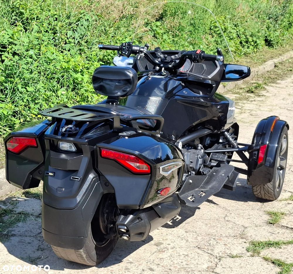 Can-Am Spyder - 13